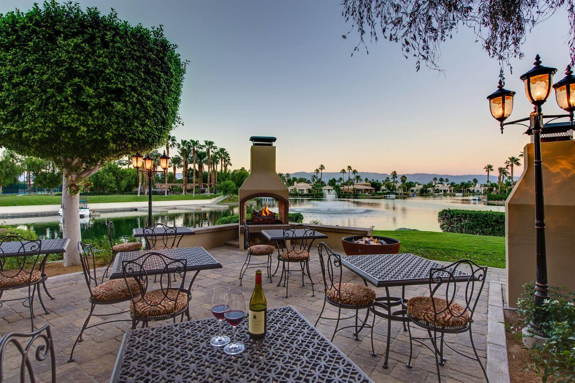 The Chateau At Lake La Quinta Luaran gambar